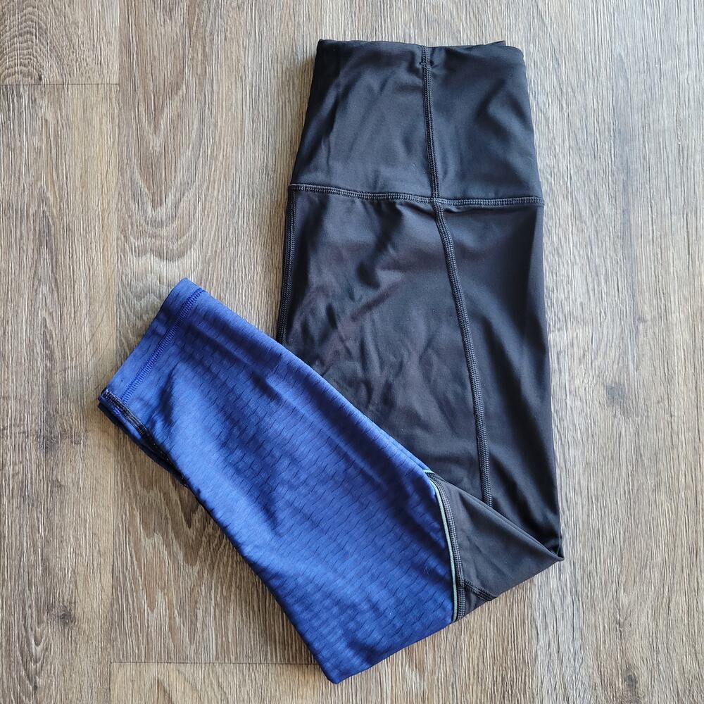 Victoria Sport Knockout Black and Blue Crop Leggings Size Medium
